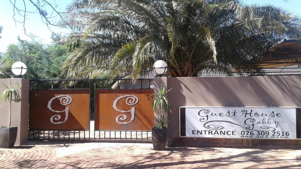 Guest House Gabby Klerksdorp Bagian luar foto
