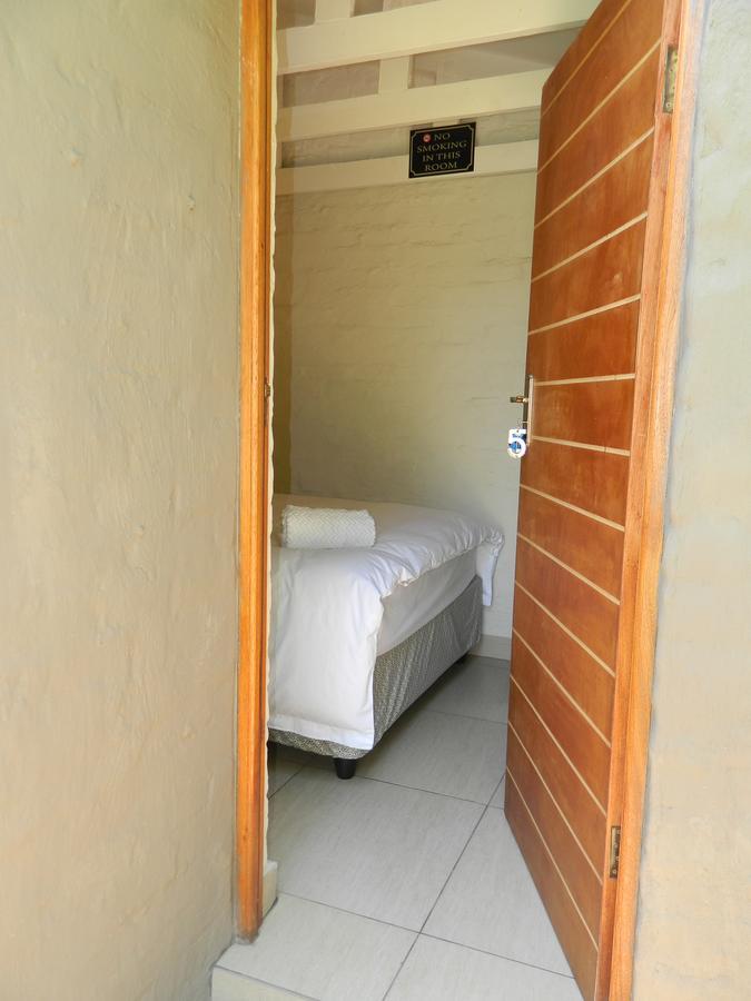 Guest House Gabby Klerksdorp Bagian luar foto
