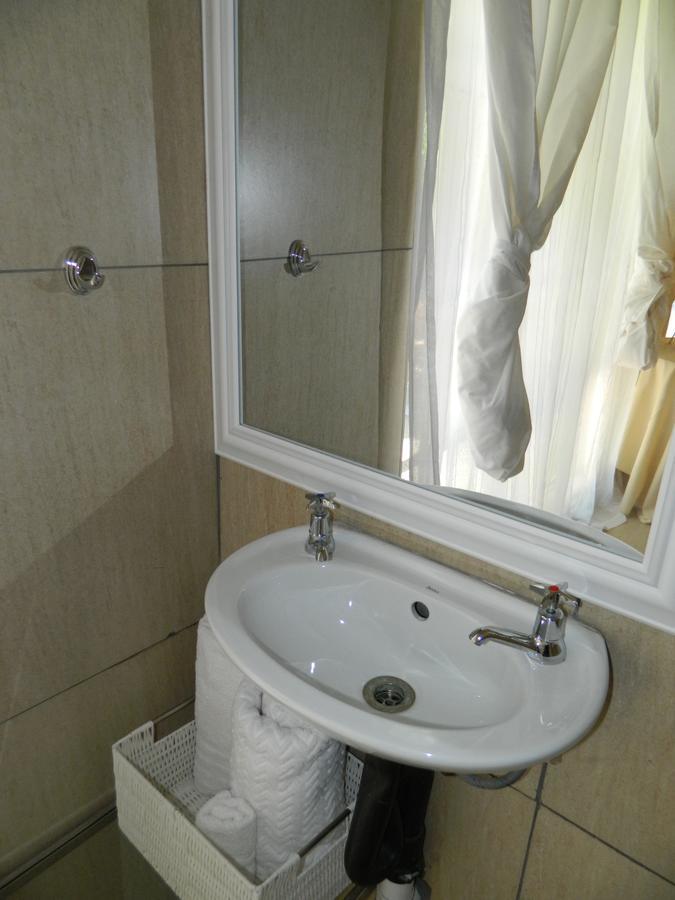 Guest House Gabby Klerksdorp Bagian luar foto