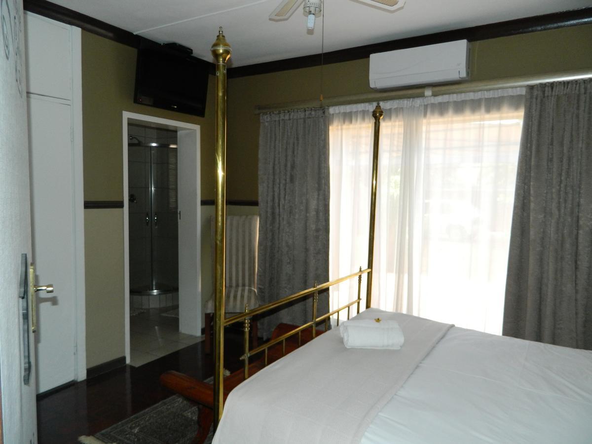 Guest House Gabby Klerksdorp Bagian luar foto