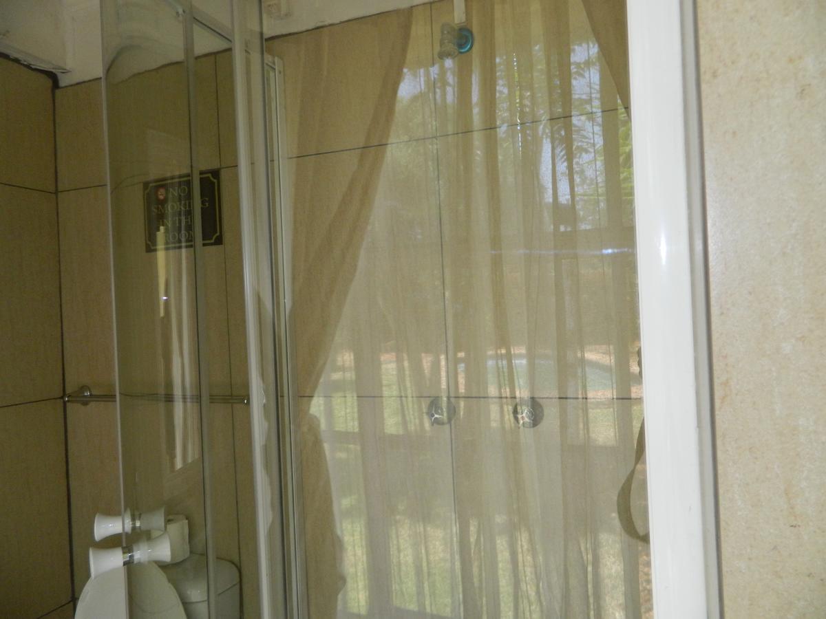 Guest House Gabby Klerksdorp Bagian luar foto