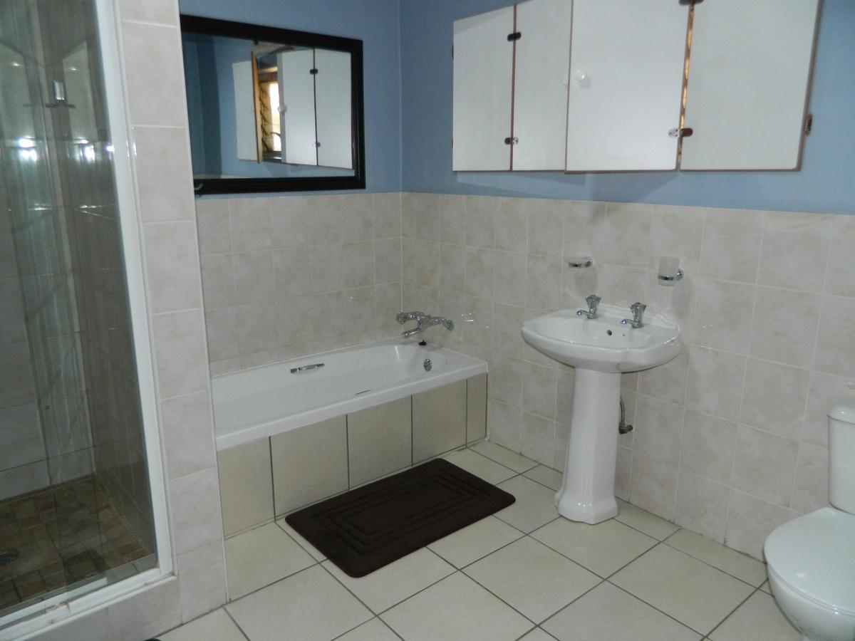 Guest House Gabby Klerksdorp Bagian luar foto