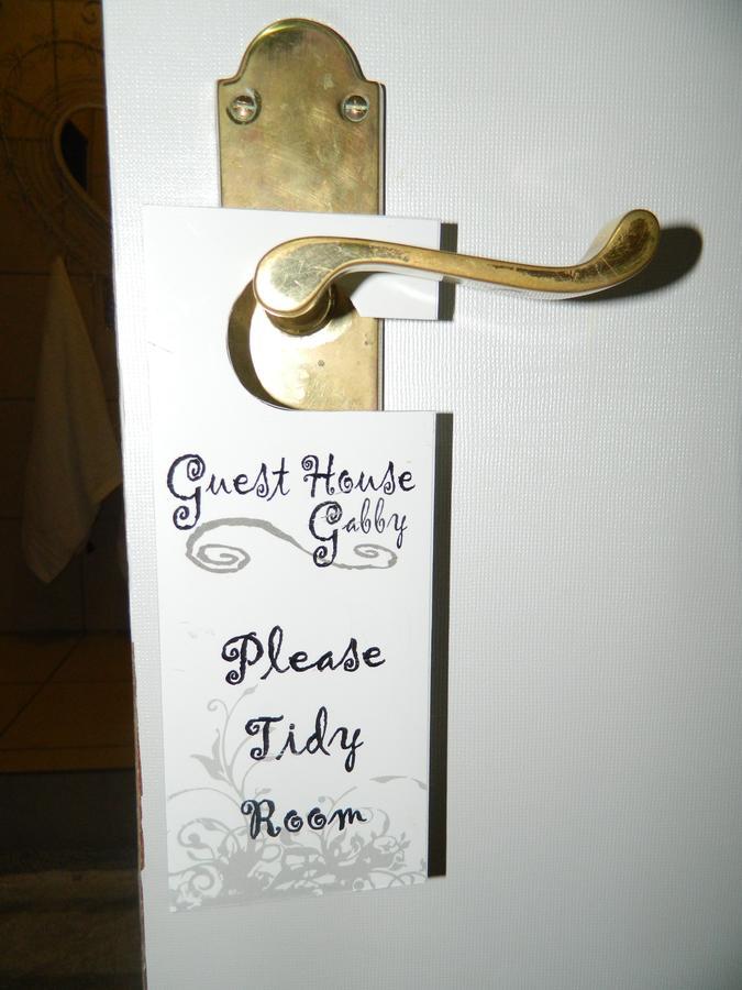 Guest House Gabby Klerksdorp Bagian luar foto
