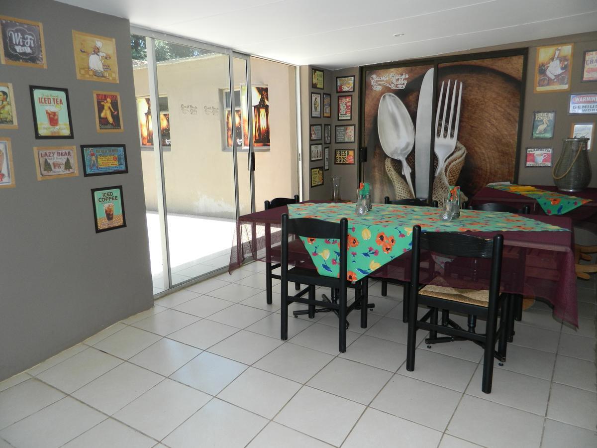 Guest House Gabby Klerksdorp Bagian luar foto