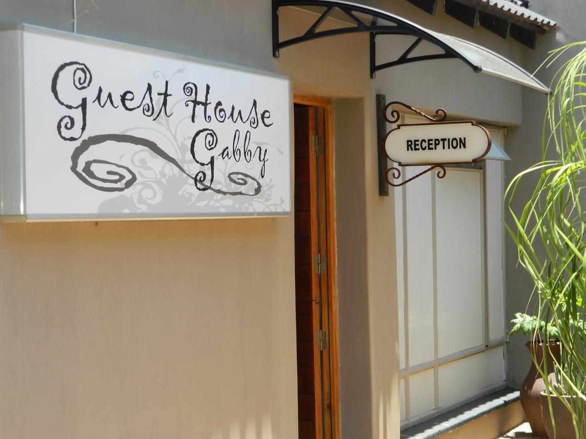 Guest House Gabby Klerksdorp Bagian luar foto