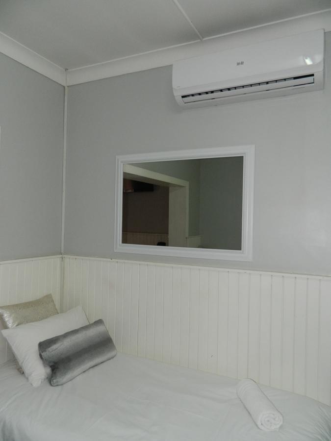 Guest House Gabby Klerksdorp Bagian luar foto