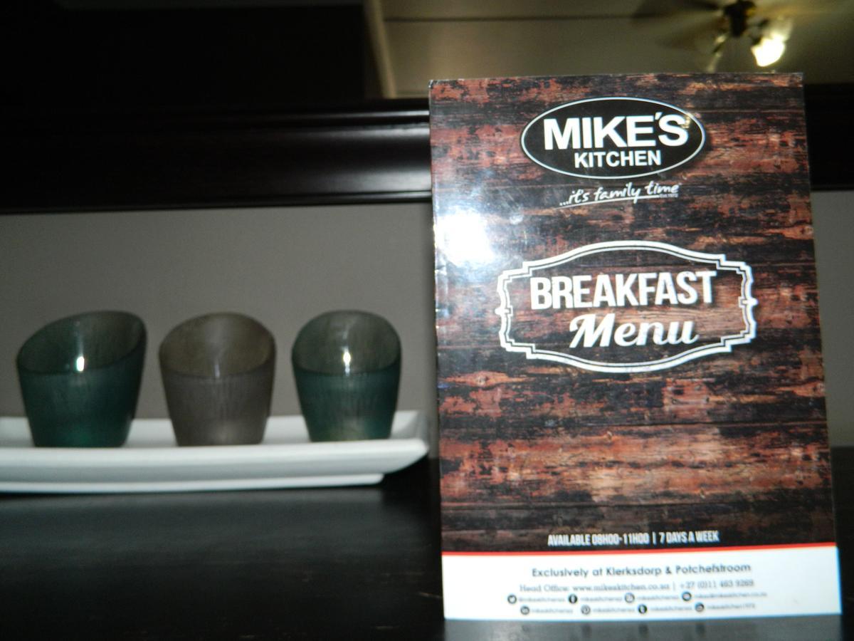 Guest House Gabby Klerksdorp Bagian luar foto